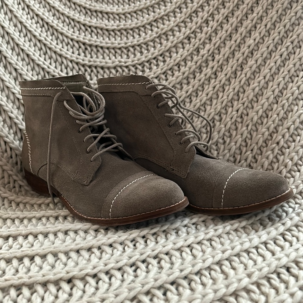 🤍 GREY DOLCE VITA BOOTIES